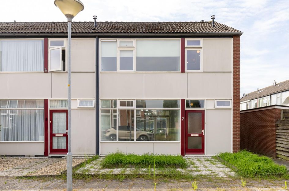 Prof.Van der Leeuwstraat 7