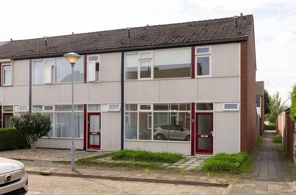 Prof.Van der Leeuwstraat 7