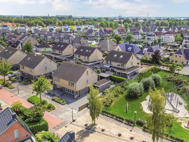 Intang 12, Lemmer