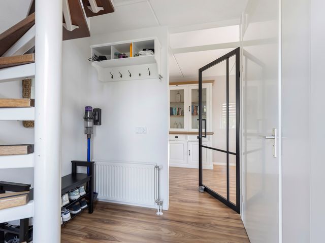 Intang 12, Lemmer