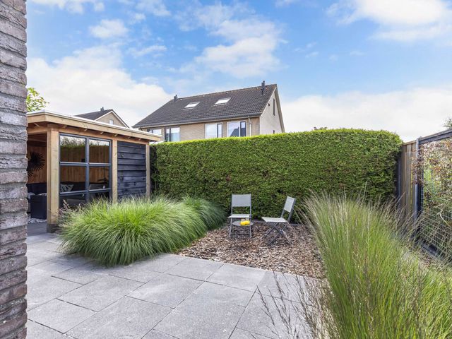 Intang 12, Lemmer
