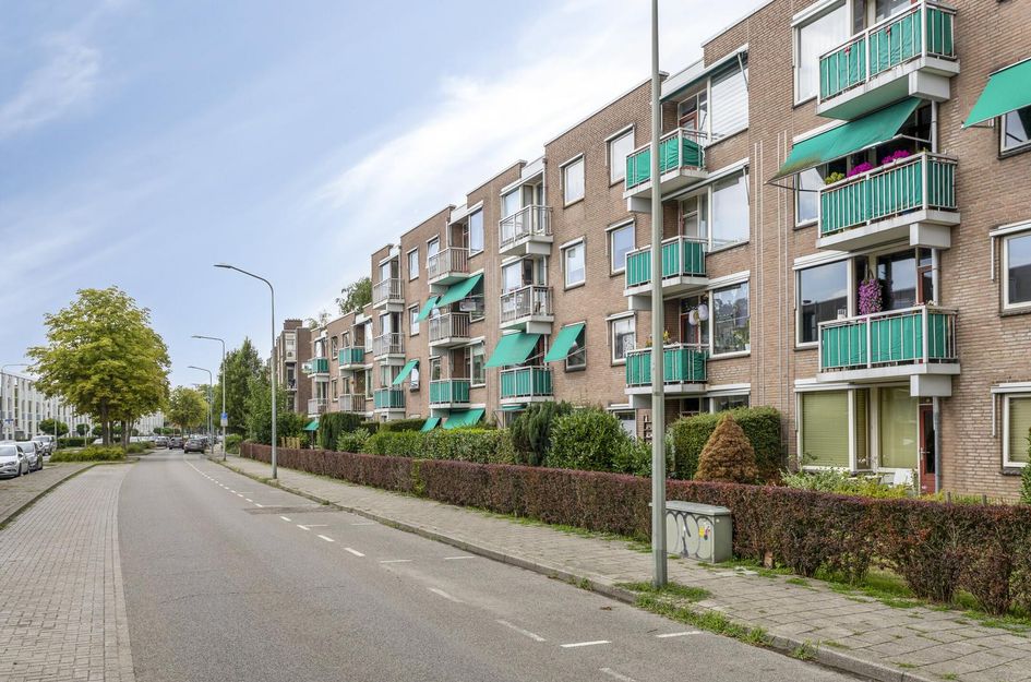 Adelbert van Scharnlaan F 57