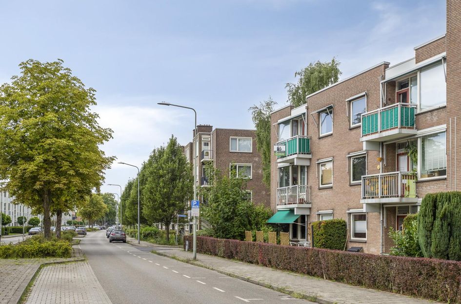 Adelbert van Scharnlaan F 57