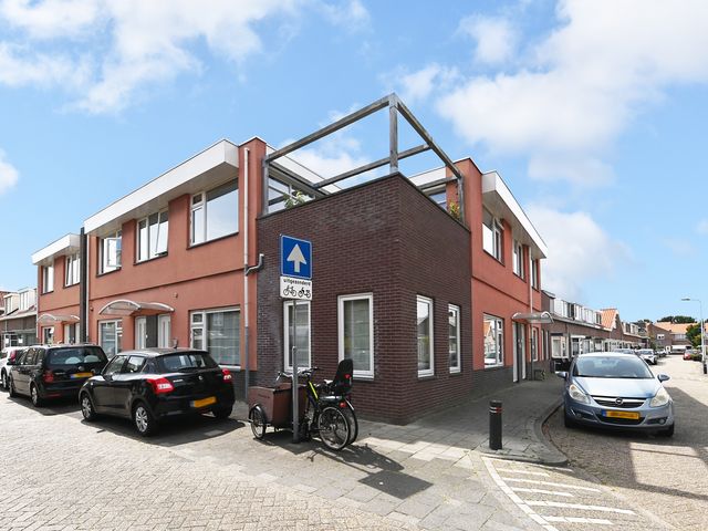 Helmstraat 14B, Monster