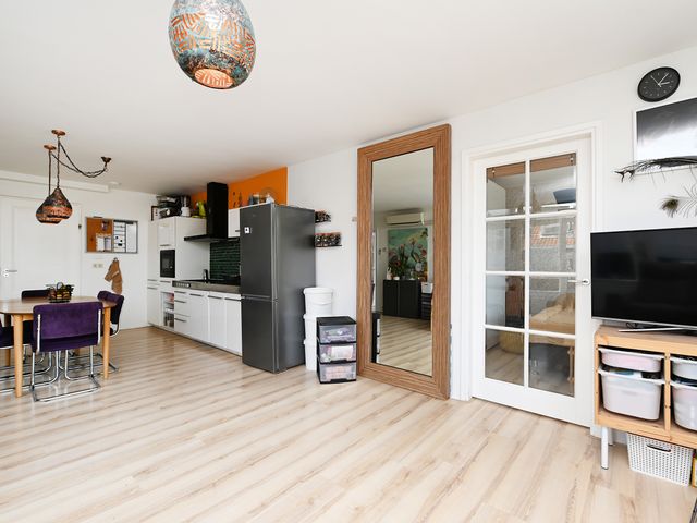 Helmstraat 14B, Monster