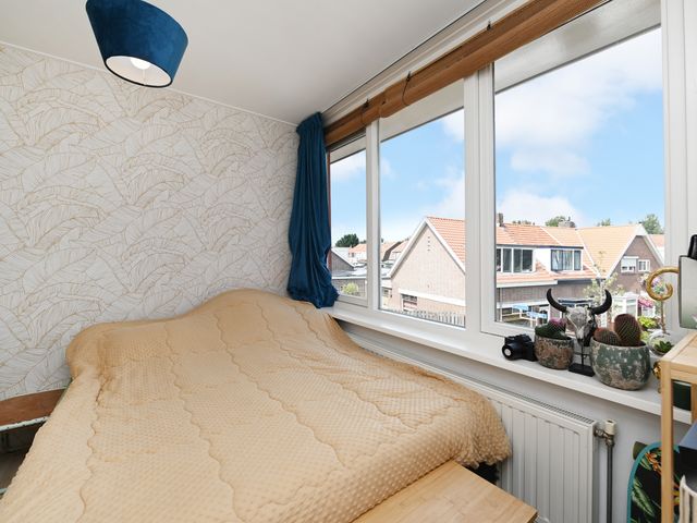 Helmstraat 14B, Monster