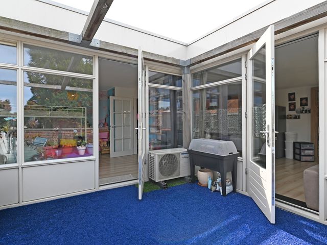 Helmstraat 14B, Monster