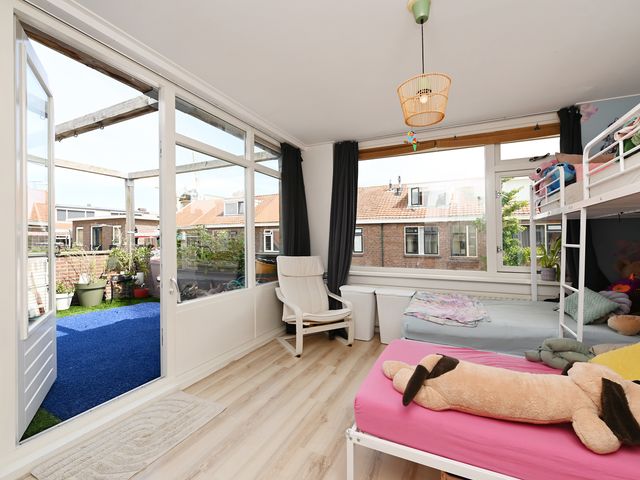 Helmstraat 14B, Monster