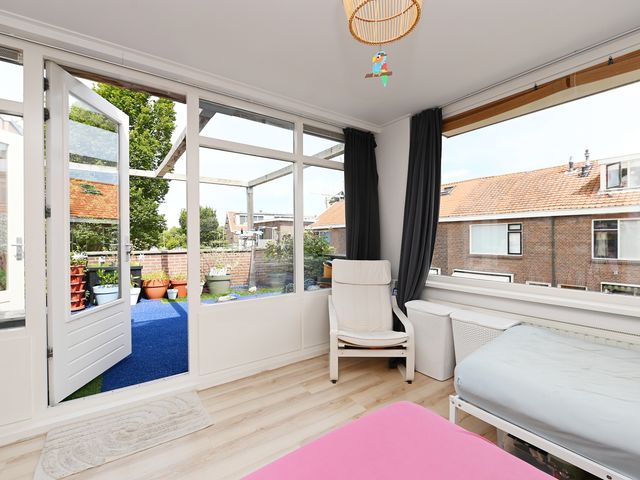 Helmstraat 14B, Monster