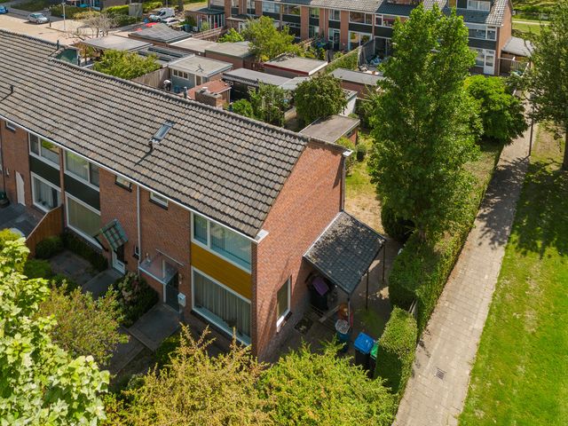 Ijsbloempad 11, Spijkenisse
