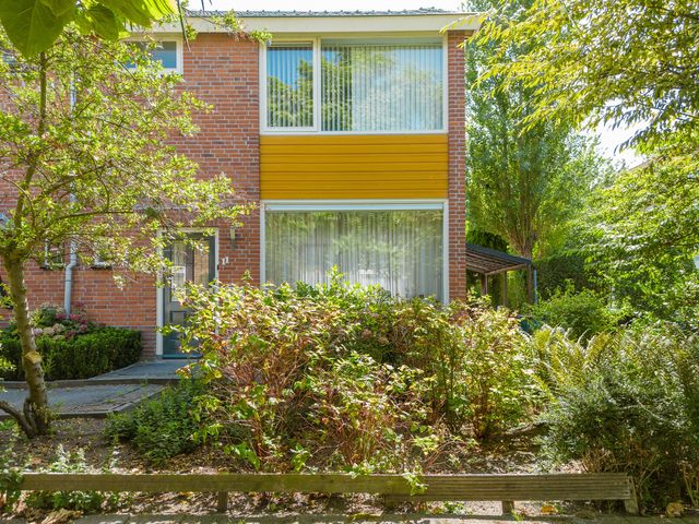 Ijsbloempad 11, Spijkenisse