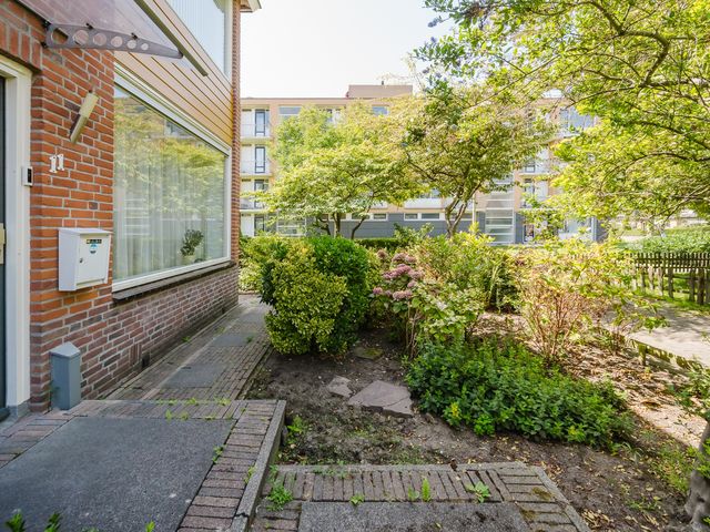 Ijsbloempad 11, Spijkenisse
