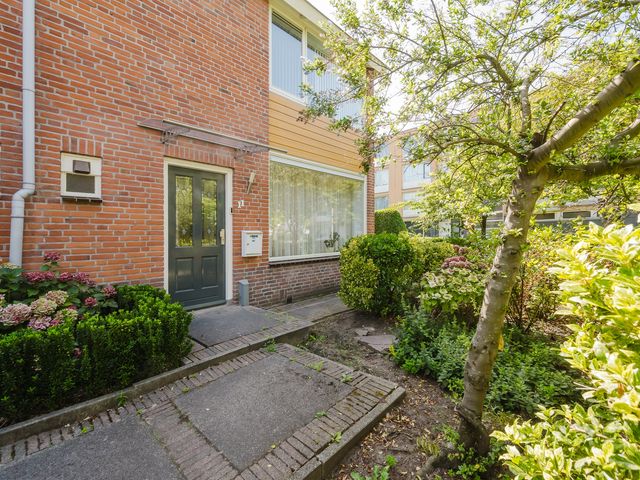 Ijsbloempad 11, Spijkenisse
