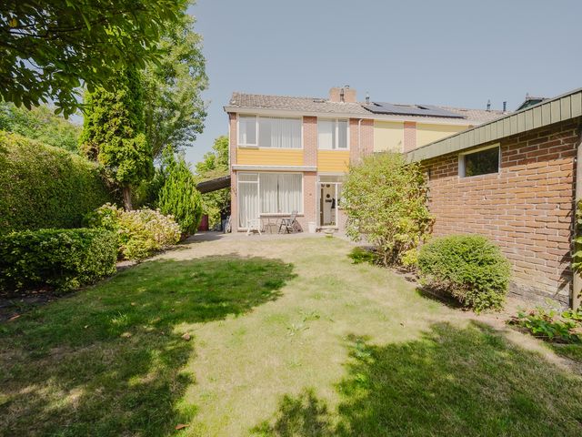 Ijsbloempad 11, Spijkenisse