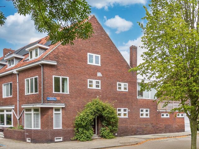 Pastoor Deckersstraat 1, Venlo