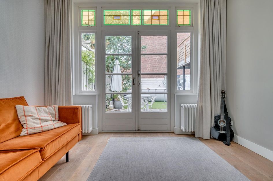 Pastoor Deckersstraat 1