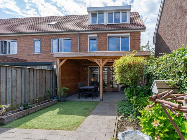 Veenwortel 15, Elst