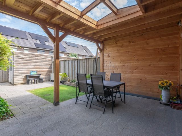 Veenwortel 15, Elst