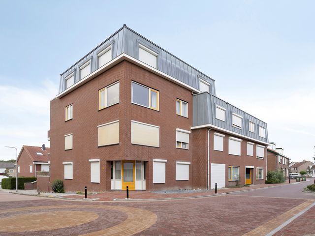 Oranjestraat 10, Arkel