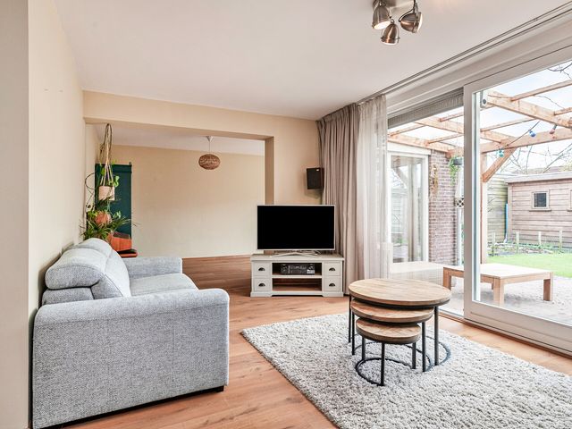 Beursjeskruidstraat 21, Almere