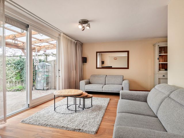 Beursjeskruidstraat 21, Almere
