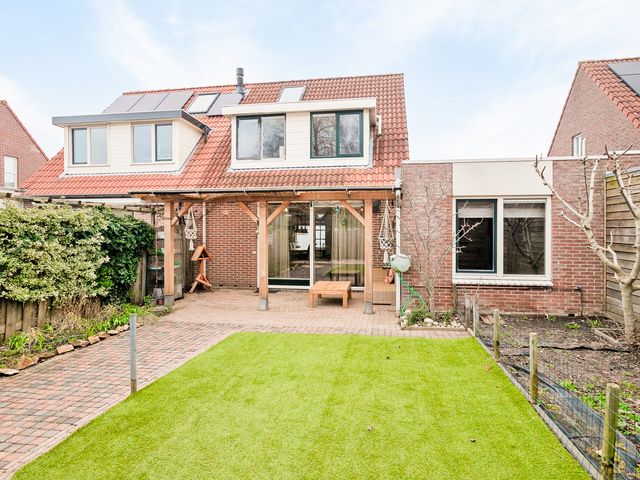 Beursjeskruidstraat 21, Almere