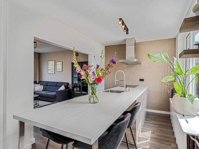 De Kist 61, Elst