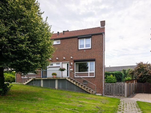 Piet van Breemenstraat 13, Wijlre