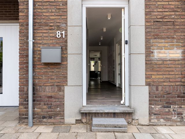 Dorpstraat 81, Buchten