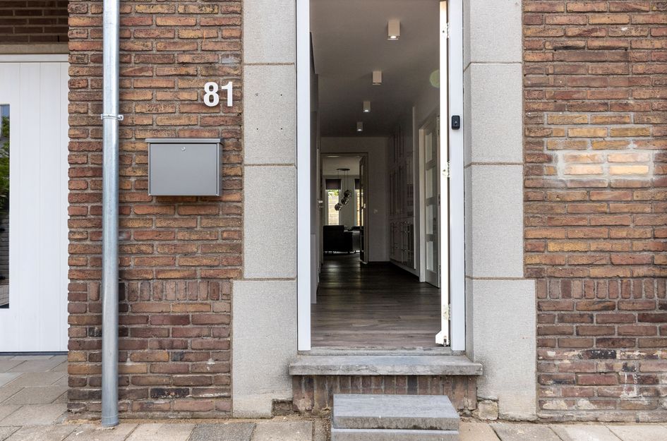 Dorpstraat 81