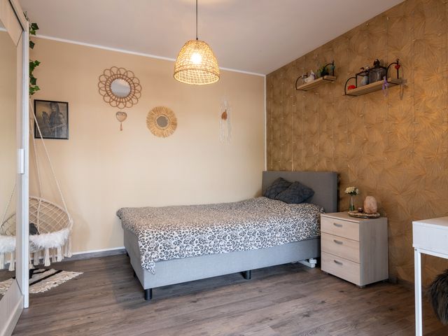 Dorpstraat 81, Buchten