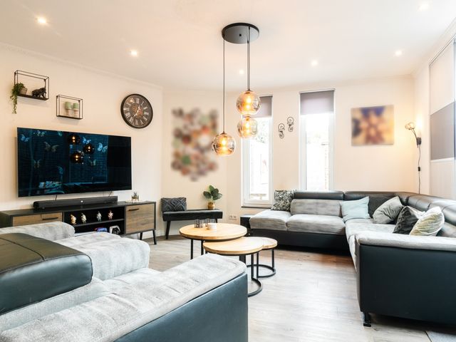 Dorpstraat 81, Buchten