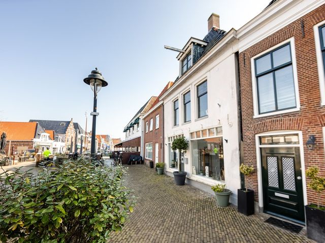 Plein 5, Makkum