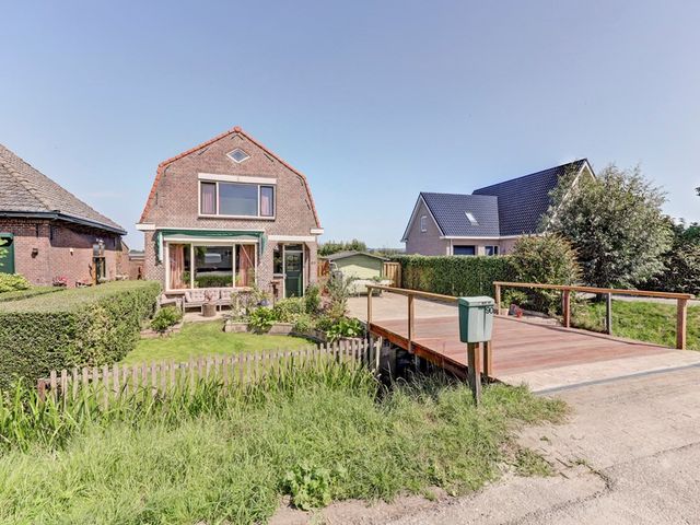 Nieuwestraat 90, Strijen