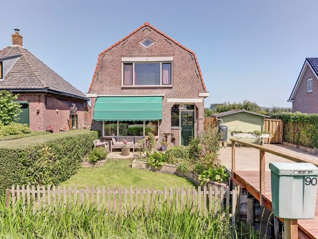 Nieuwestraat 90, Strijen