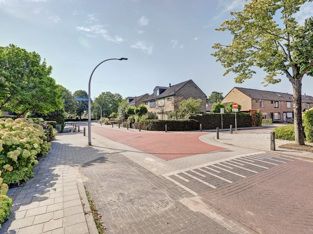 Julianastraat 93, Strijen
