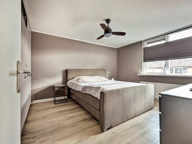 Julianastraat 93, Strijen