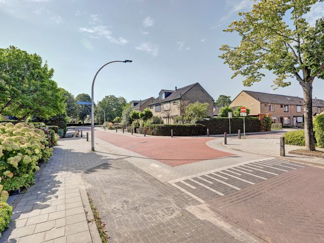 Julianastraat 93, Strijen