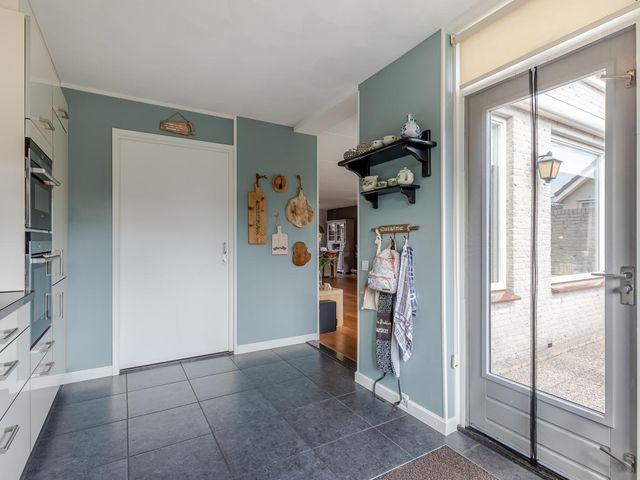 Burg Viezeestraat 7, Bleskensgraaf ca