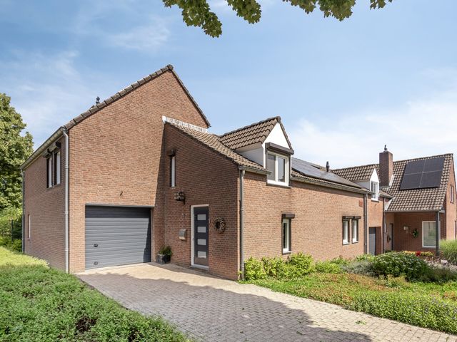 Burg. Mr W.J.Merckelbachlaan 1, Epen