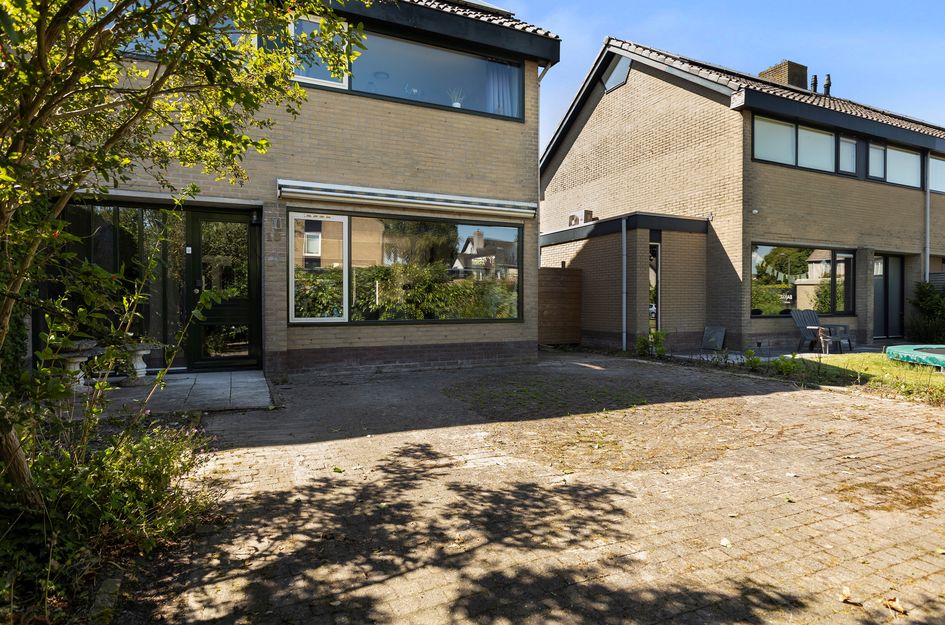 S L Mansholtplein 13