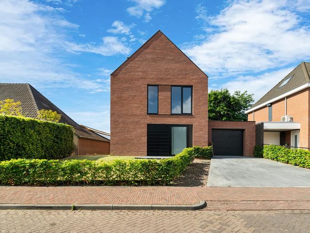 Spoorstraat 73, Geleen