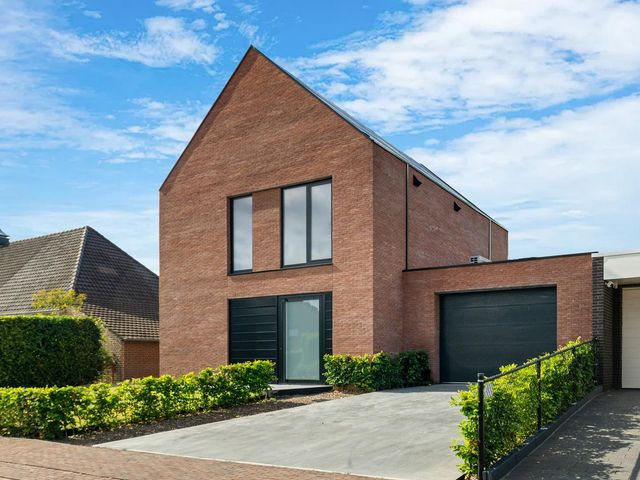 Spoorstraat 73, Geleen