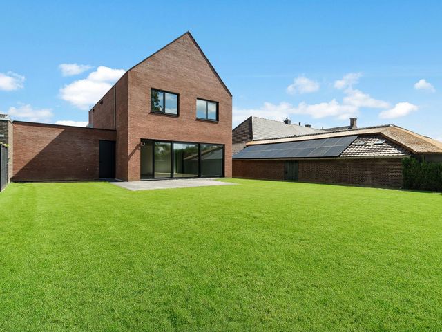 Spoorstraat 73, Geleen