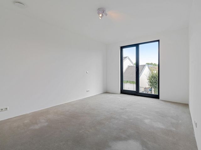 Spoorstraat 73, Geleen