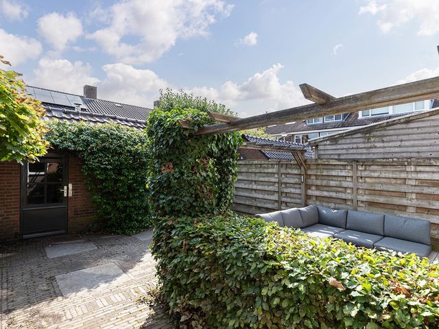 Prins Bernhardweg 12, Oud-Alblas