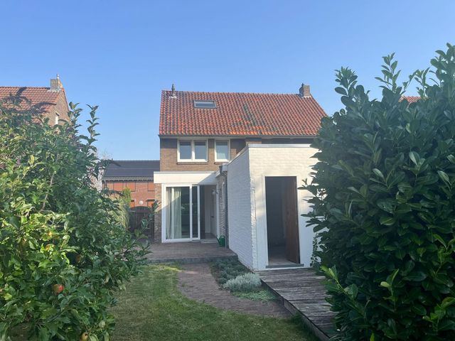 Pastoor Jacobsstraat 7, Buchten