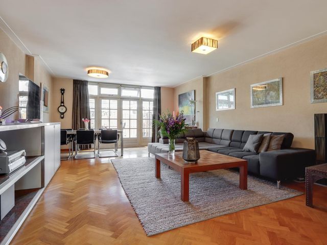 Birkholm 256, Hoofddorp
