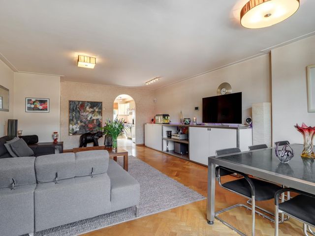 Birkholm 256, Hoofddorp