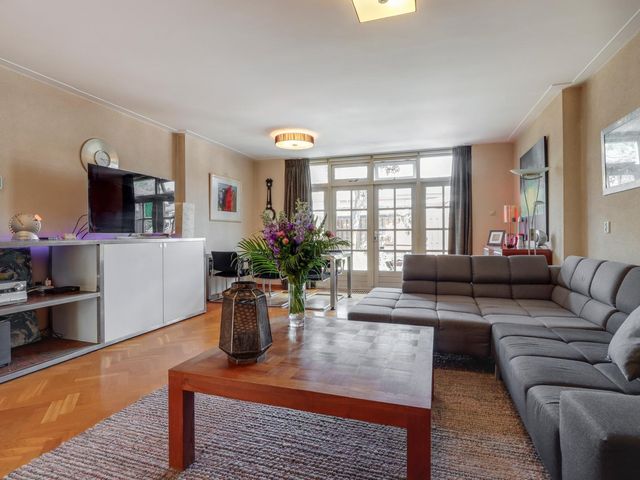 Birkholm 256, Hoofddorp